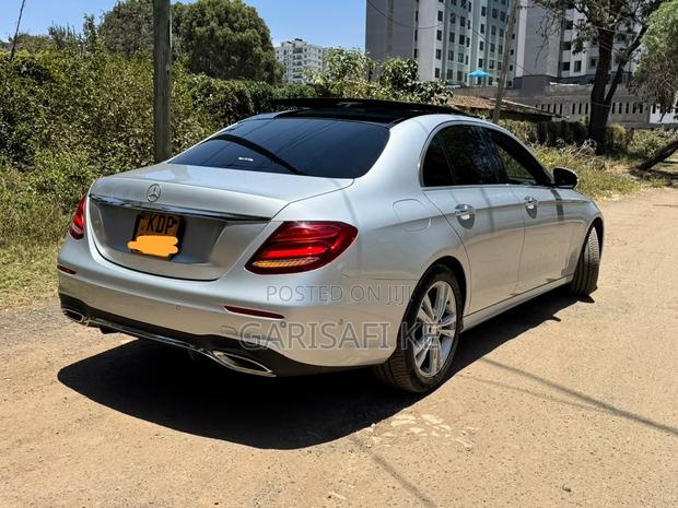 Mercedes-Benz E200 2017 Blue