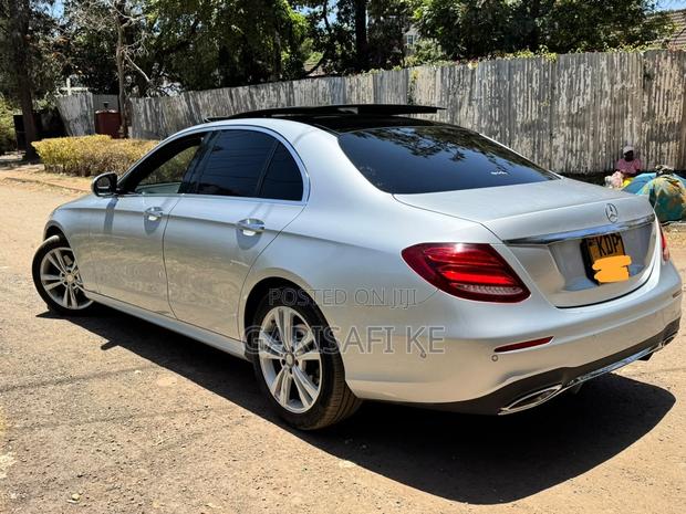 Mercedes-Benz E200 2017 Blue