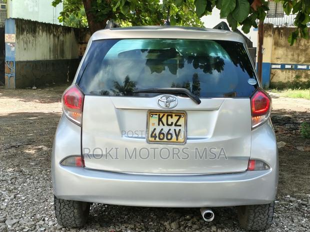 Toyota Ractis 2013 Silver