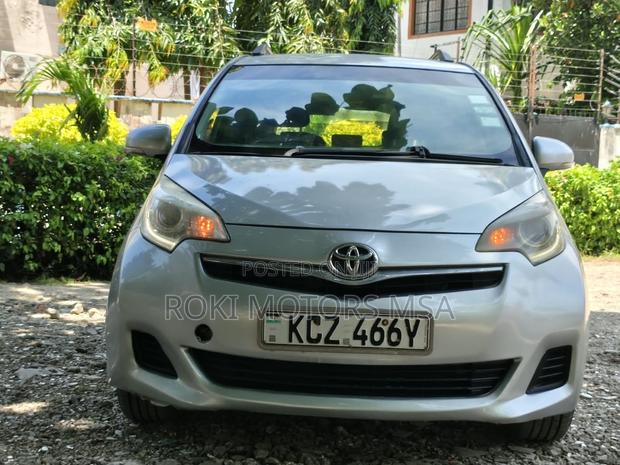 Toyota Ractis 2013 Silver