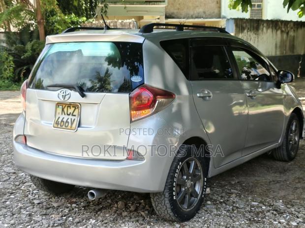 Toyota Ractis 2013 Silver