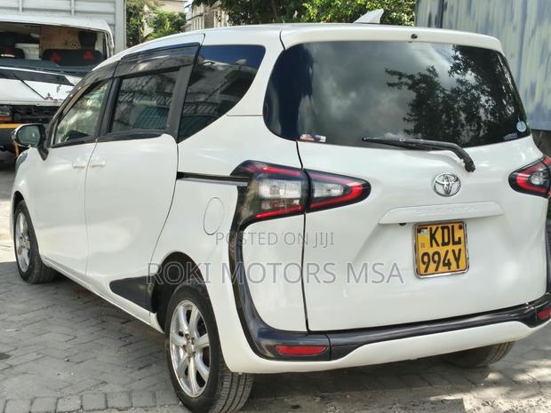 Toyota Sienta 2016 White