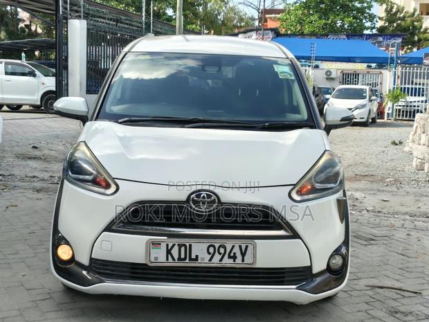 Toyota Sienta 2016 White