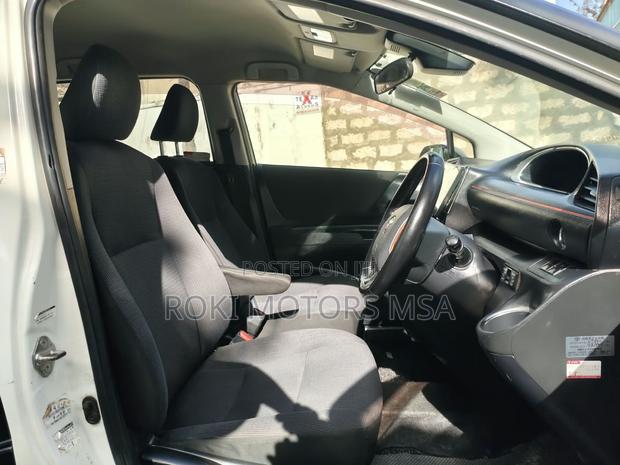 Toyota Sienta 2016 White