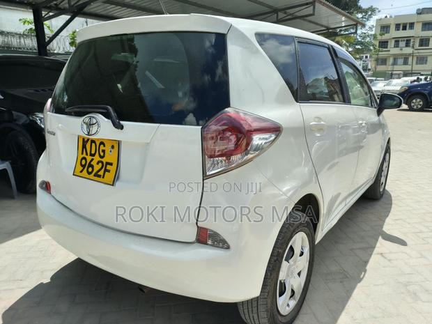 Toyota Ractis 2014