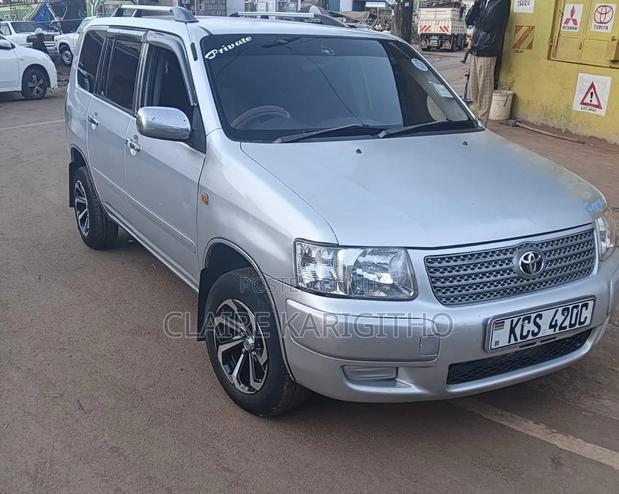 Toyota Succeed 2011 Silver