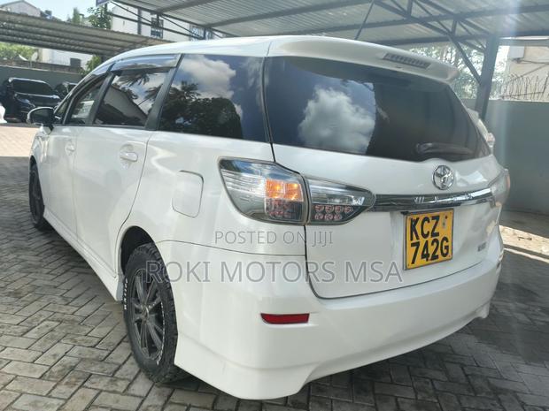 Toyota Wish 2013 Off white