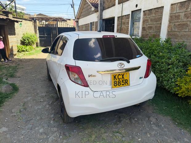 Toyota Vitz 1.3 FWD 5dr 2013 White