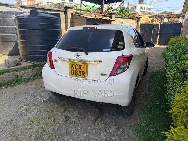 Toyota Vitz 1.3 FWD 5dr 2013 White