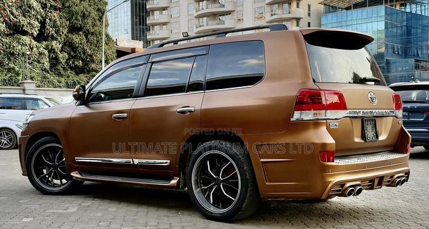 Toyota Land Cruiser 4.6 V8 ZX 2019 Gold