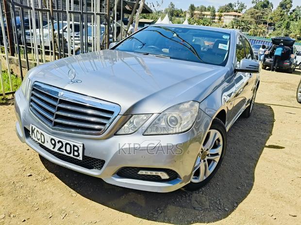 Mercedes-Benz E250 2010 Blue