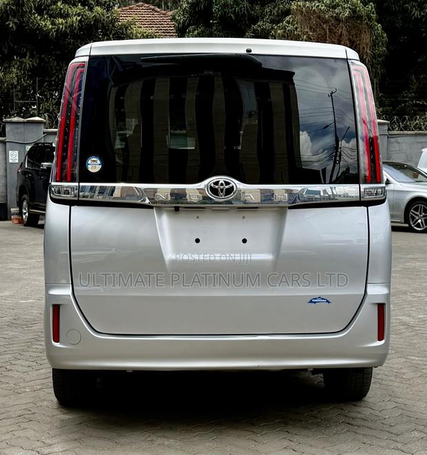 Toyota Noah 2.0 FWD (8 Seater) 2019 Silver