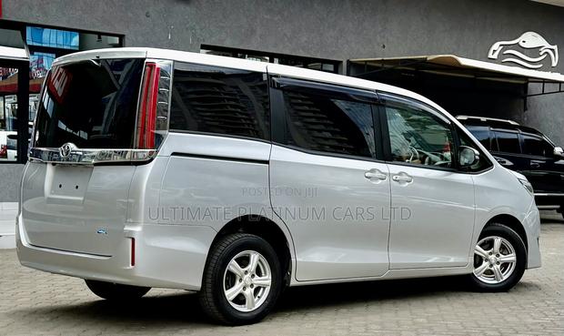 Toyota Noah 2.0 FWD (8 Seater) 2019 Silver