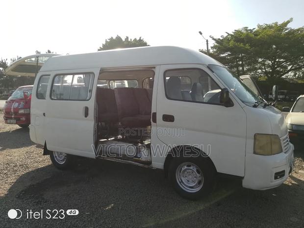 Nissan Caravan 2004 White