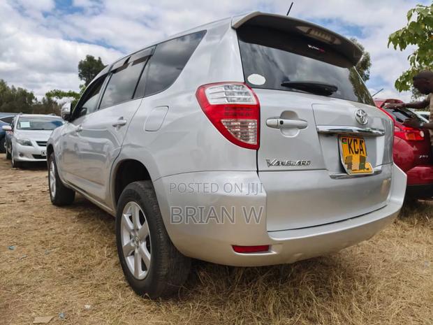 Toyota Vanguard 2014 Silver
