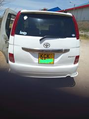 Toyota ISIS 2009 White for sale