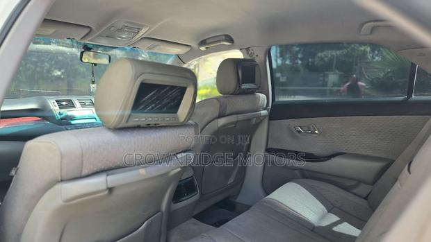 Toyota Crown 2009 White