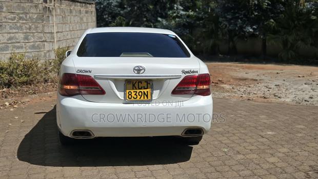 Toyota Crown 2009 White
