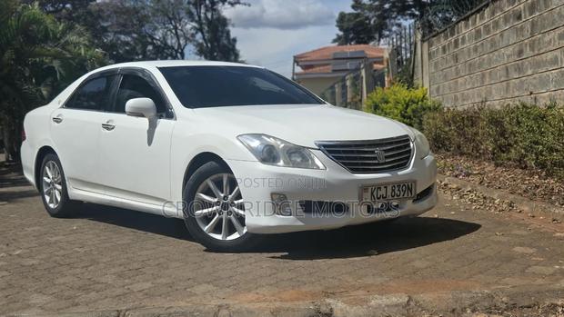 Toyota Crown 2009 White