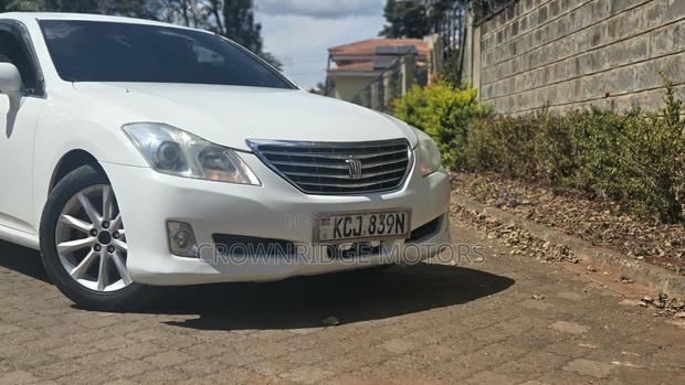 Toyota Crown 2009 White