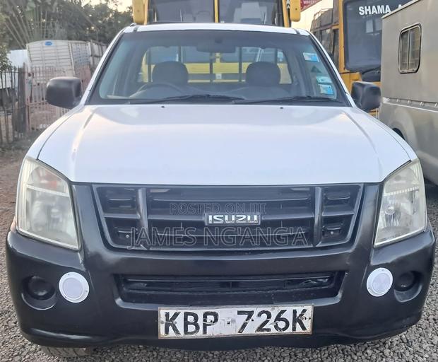 Isuzu D-MAX 2010 White