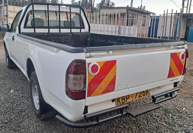 Isuzu D-MAX 2010 White