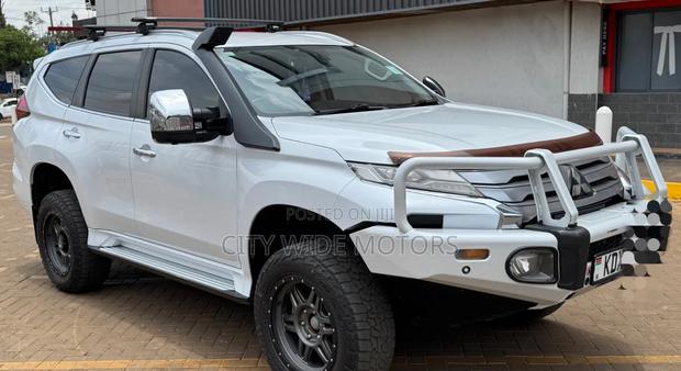 Mitsubishi Pajero Sport 2022 White