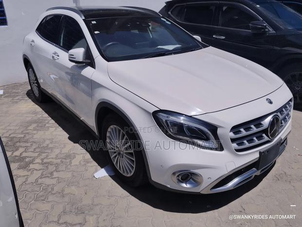 Mercedes-Benz GLA-Class 2019 White