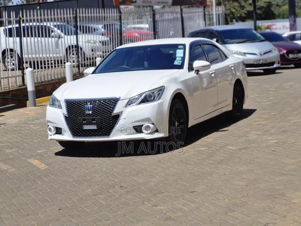 Toyota Crown 2015 White