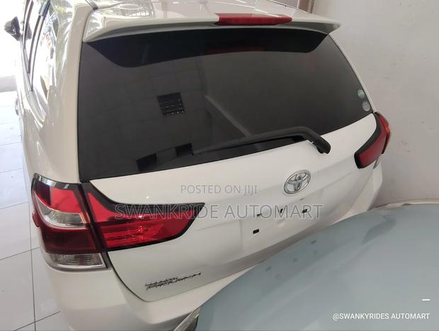 Toyota Corolla Fielder 2019 White
