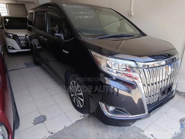 Toyota Esquire 1.8 FWD Hybrid (7 seater) 2019 Black