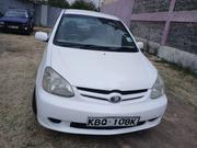 Toyota Platz 2000 White for sale