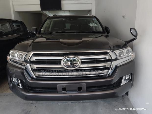 Toyota Land Cruiser 4.6 V8 ZX 2019 Black