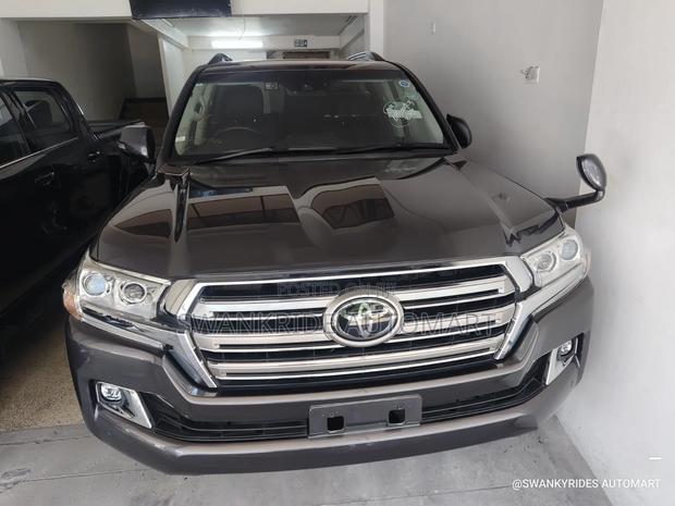 Toyota Land Cruiser 4.6 V8 ZX 2019 Black