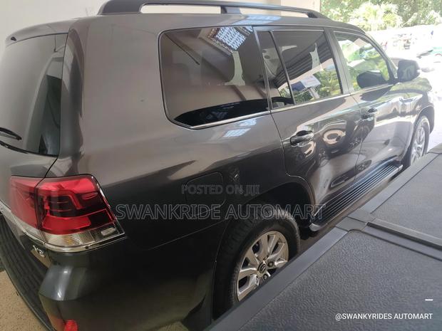 Toyota Land Cruiser 4.6 V8 ZX 2019 Black