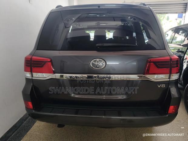 Toyota Land Cruiser 4.6 V8 ZX 2019 Black