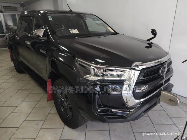 Toyota Hilux 2021 Black