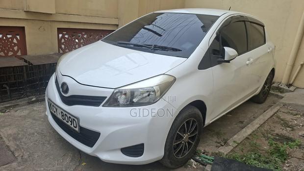 Toyota Vitz 1.3 FWD 5dr 2012 White