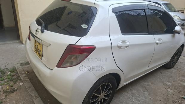 Toyota Vitz 1.3 FWD 5dr 2012 White