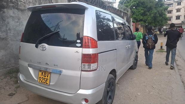 Toyota Noah 2.0 158hp FWD (8 Seater) 2008 Silver