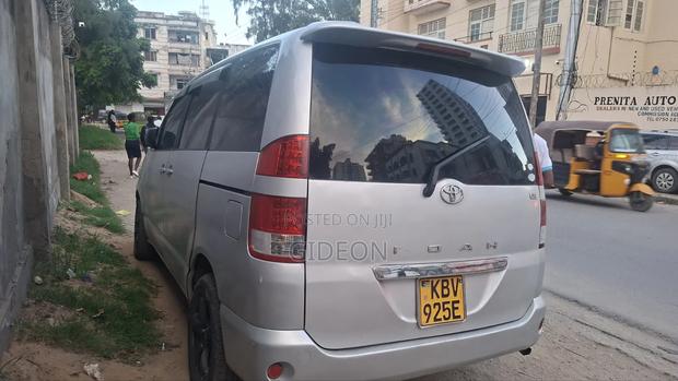 Toyota Noah 2.0 158hp FWD (8 Seater) 2008 Silver