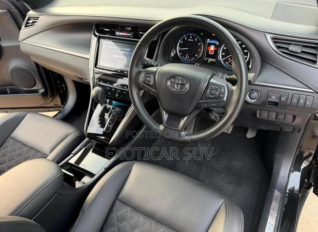 Toyota Harrier 2.0 2019