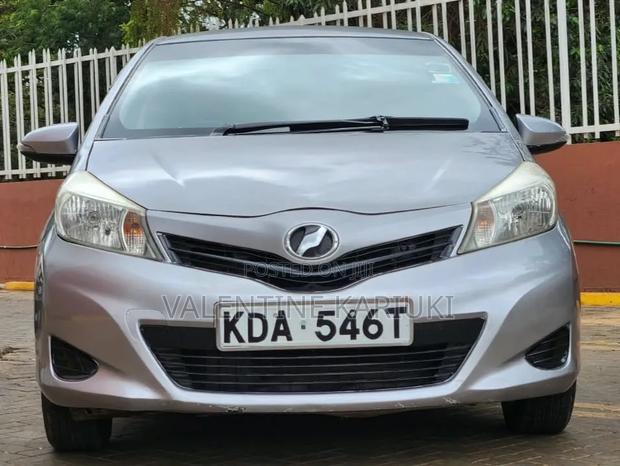 Toyota Vitz 1.3 FWD 5dr 2013 Silver