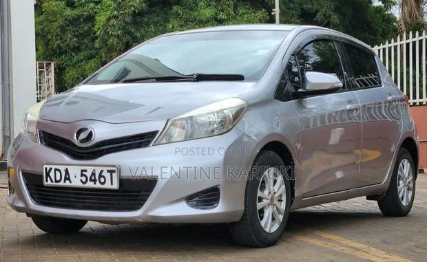 Toyota Vitz 1.3 FWD 5dr 2013 Silver