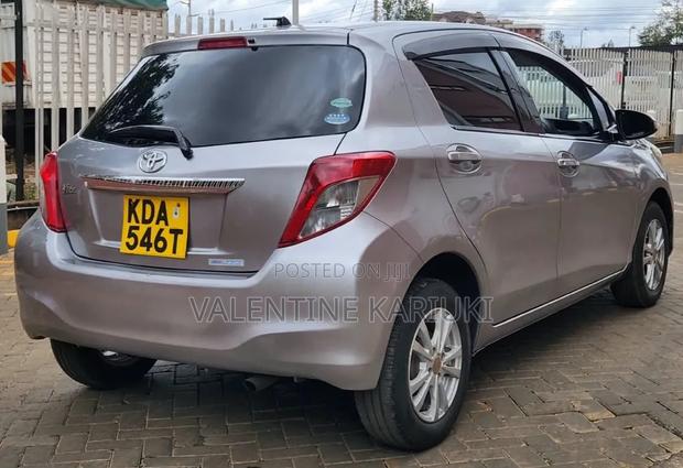Toyota Vitz 1.3 FWD 5dr 2013 Silver
