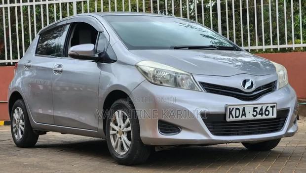 Toyota Vitz 1.3 FWD 5dr 2013 Silver