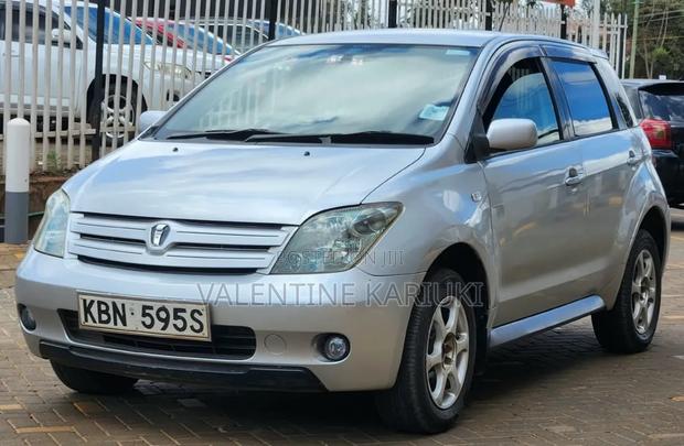 Toyota IST 2003 Silver