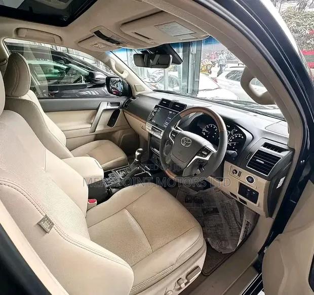 Toyota Land Cruiser Prado 2.7 2022 Matt Black
