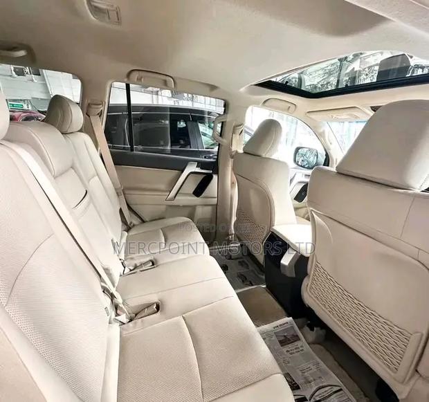Toyota Land Cruiser Prado 2.7 2022 Matt Black