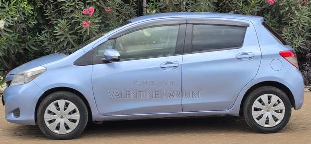 Toyota Vitz 1.3 FWD 5dr 2013 Blue